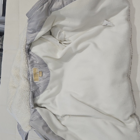Michael Kors Light Grey Puffer Coat Size 7/8 - Picture 5 of 12